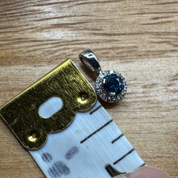 Blue Diamond pendant (new) - Picture 2 of 10